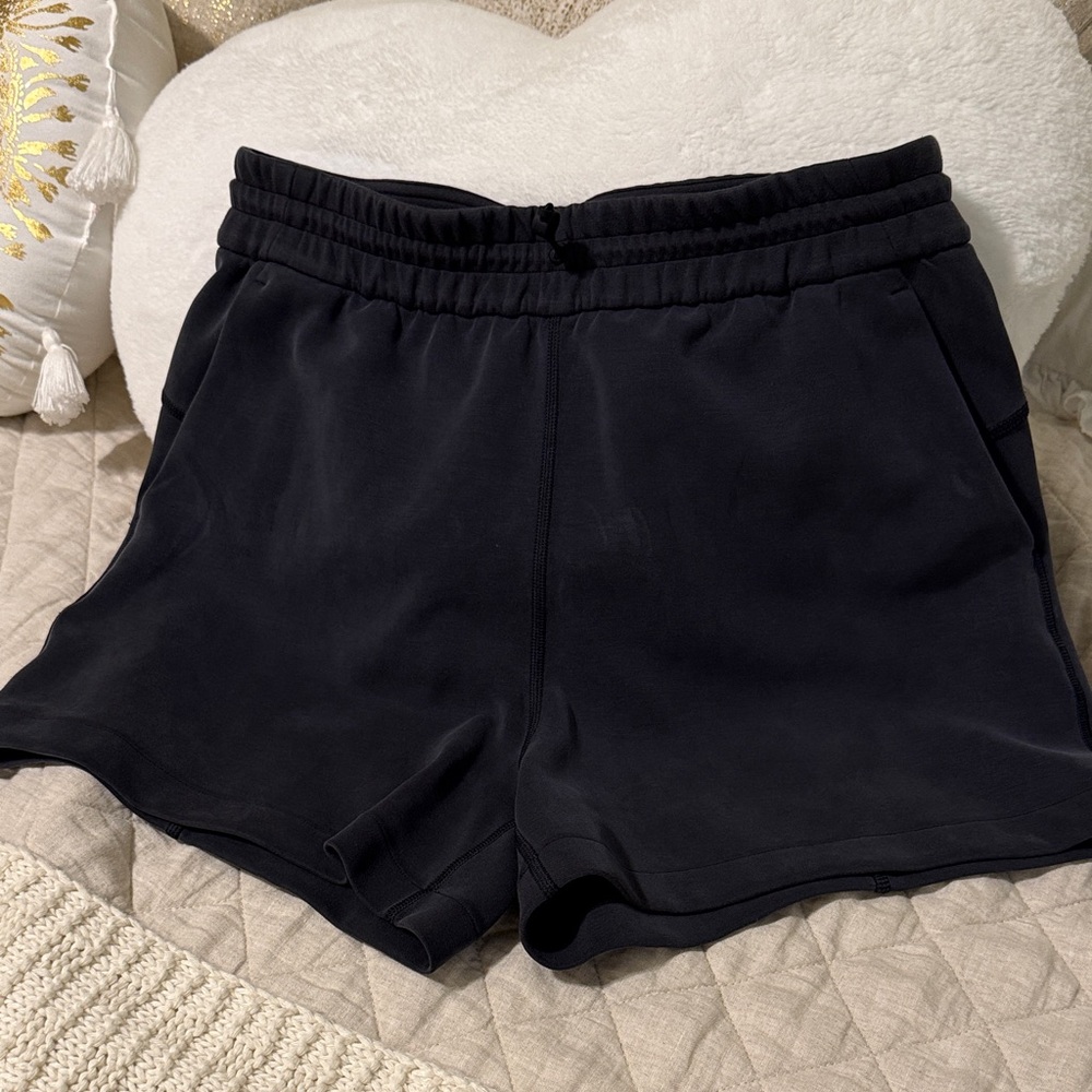 Lululemon Athletica Black Softstreme Shorts with pockets size 8